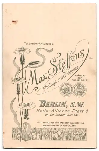 Fotografie Max Steffens, Berlin S.W., Belle-Alliance Platz 9, Eleganter Herr im Mantel mit Hut und Spazierstock