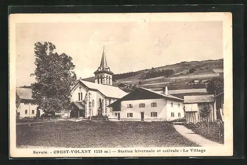 AK Crest-Volant, Station hivernale et estivale, Le Village