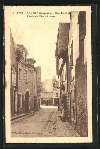 AK Chateau-Gontier, Rue Trouvée, Entrée du Vieux Louvre
