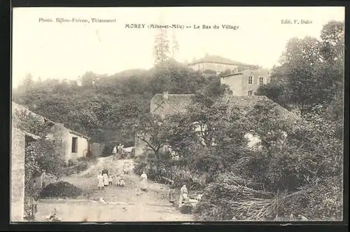 AK Morey, Le Bas du Village