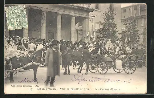 AK Aix-en-Provence, Avant la Bataille de Fleurs, Les Voitures décorées