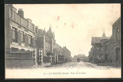 AK La Bassée, Rue de la Gare, Strassenpartie