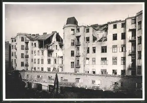 Fotografie Fotograf unbekannt, Ansicht Halle / Saale, Ruinen und Trümmer, stark beschädigtes Wohnhaus
