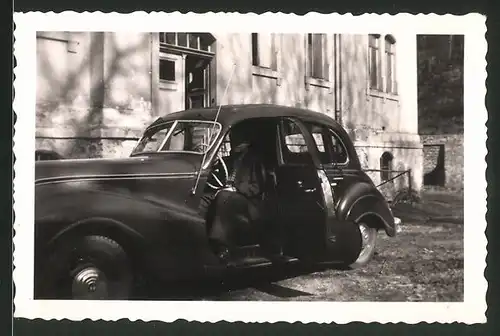 Fotografie Auto EMW 340, Fahrer sitzt im PKW