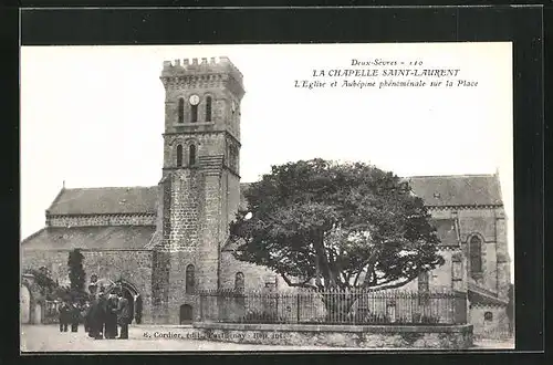 AK La Chapelle-Saint-Laurent, L`Église et Aubéphine phénoménale sur la Place