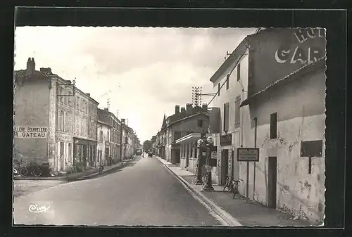 AK Brioux-s-Boutonne, Le Grande Rue, Strassenpartie