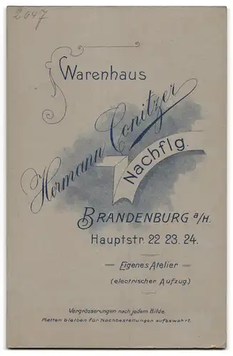 Fotografie Hermann Conitzer Nachflg., Brandenburg, Hauptstrasse 22, Gutbürgerliche im eleganten Gewand