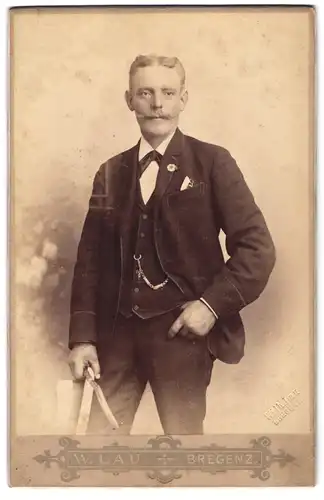 Fotografie Wilhelm Lau, Bregenz, Römerstrasse, Portrait junger Mann im Anzug mit Schnurrbart