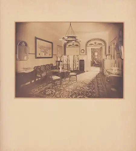 Fotoalbum 4 Fotografien Villa Neumark, Ansicht Neumark in Sachsen, Interieur, Möbel, Klavier, Porzelan