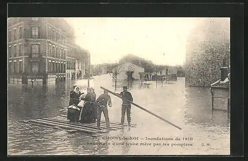 AK Choisy-le-Roi, Inondations de 1910, Sauvetage d`une jeune mère par les pompiers, Hochwasser