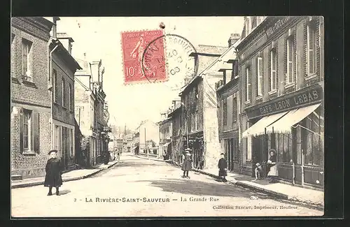 AK La Riviére-Saint-Sauveur, La Grande Rue