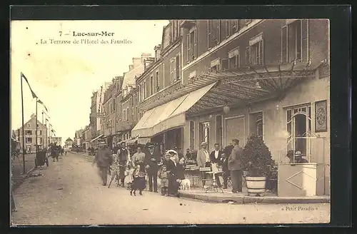 AK Luc-sur-Mer, La Terrasse de l`Hotel des Familles