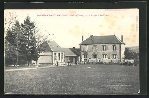 AK St-Maurice-aux-Riches-Hommes, La Mairie et les Écoles