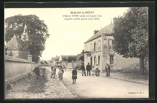 AK Malay-le-Petit, L`Eglise XVIII siécle ombragée d`un suüerbe érable planté sous Sully