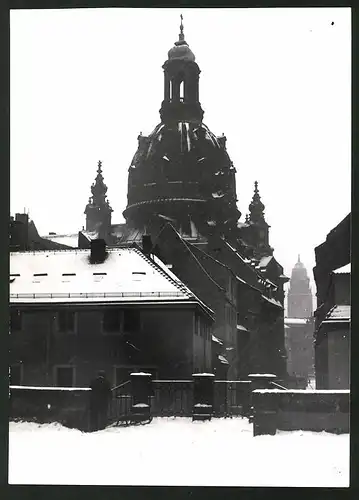 Fotografie Löhrich, Gröbenzell, Ansicht Dresden, Frauenkirche im Winter, Rathausturm im Hintergrund