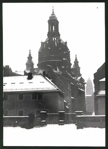 Fotografie Löhrich, Gröbenzell, Ansicht Dresden, Frauenkirche an einem verschneiten Wintertag
