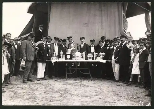 Fotografie Paul Beuttler, Frankfurt / Main, Ansicht Mannheim, Siegerehrung der Mannheimer Regatta 1920