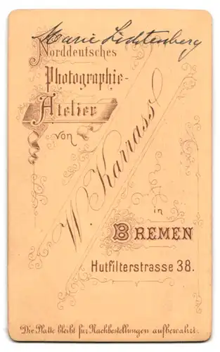 Fotografie W. Karrass, Bremen, Hutfilterstrasse 38, Portrait junge Dame mit Hochsteckfrisur