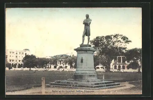 AK Singapore, Statue of Sir Stamford Baffles