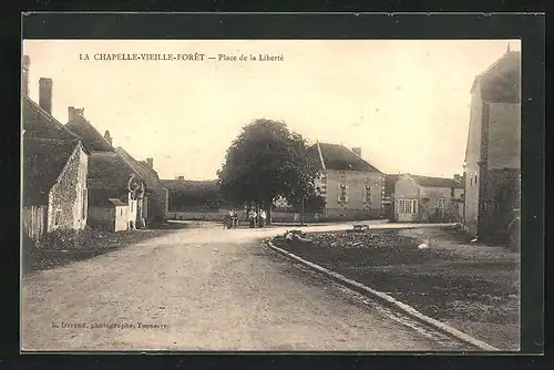 AK Chapelle-Vieille-Forét, Place de la Liberté