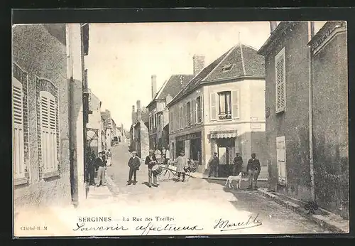 AK Sergines, La Rue des Treilles, Strassenpartie