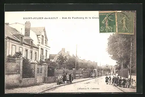 AK Saint-Julien-du-Sault, Rue du Faubourg de la Croix, Strassenpartie