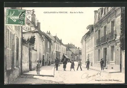 AK Coulanges-la-Vineuse, Rue de la Halle, Strassenpartie