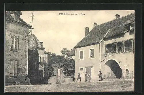 AK Jambles, Vue de la Place