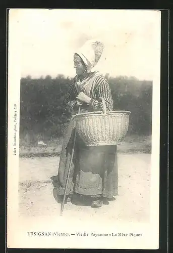 AK Lusignan, Vieille Paysanne La Mére Pique