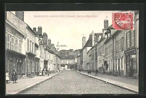 AK Villeneuve-l'Archeveque, Rue de la République