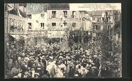 AK Villeneuve-sur-Yonne, Inauguration des Eaux, Place Briard 1906