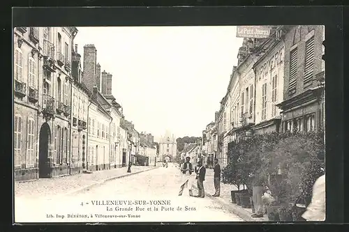 AK Villeneuve-sur-Yonne, la Grande Rue et la Porte de Sens