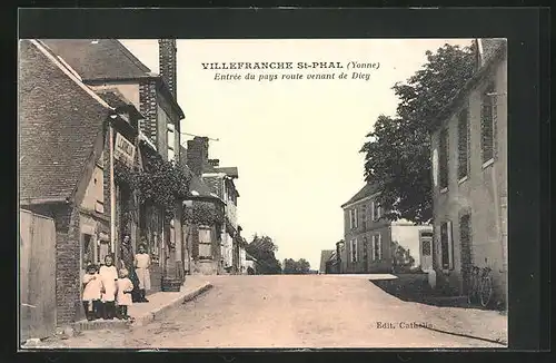 AK Villefranche-Saint-Phal, Entrée du pays route venant de Dicy