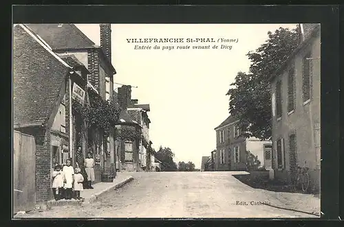 AK Villefranche-Saint-Phal, Entrée du pays route venant de Dicy