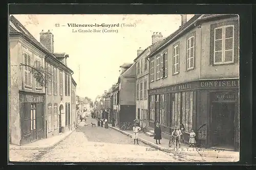 AK Villeneuve-la-Guyard, la Grande-Rue