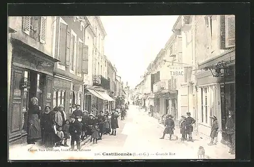 AK Castillonnes, Vue dans Grande Rue, Gens et Boutiques