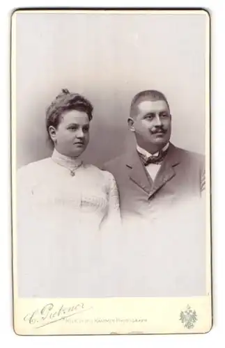 Fotografie C. Pietzner, Wien, Mariahilferstrasse 3, Portrait eines elegant gekleideten Paares