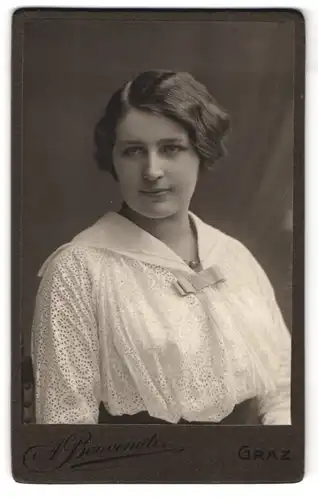 Fotografie A. Benvenuti, Graz, Salzamtgasse 3, Portrait bildschönes Fräulein in weisser Bluse