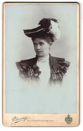 Fotografie Pokorny, Wien, Graben 17, Portrait elegant gekleidete Dame mit Hut