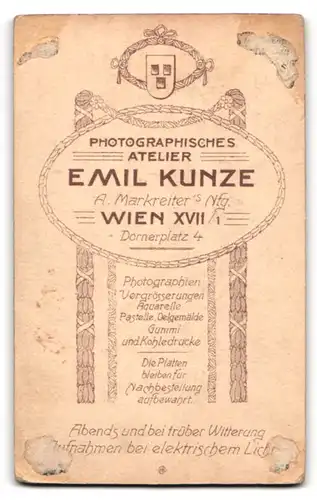 Fotografie Emil Kunze, Wien, Dornerplatz 4, Portrait stattlicher Herr mit Schnäuzer im Anzug