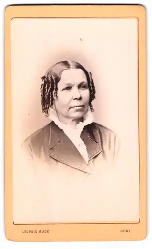 Fotografie Leopold Bude, Graz, Alleegasse 6, Portrait hübsche Dame mit lockigem Haar