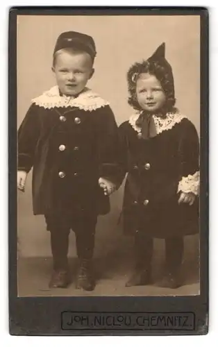 Fotografie Joh. Niclou, Chemnitz, Königstr. 5, niedliches Kinderpaar in hübscher Kleidung