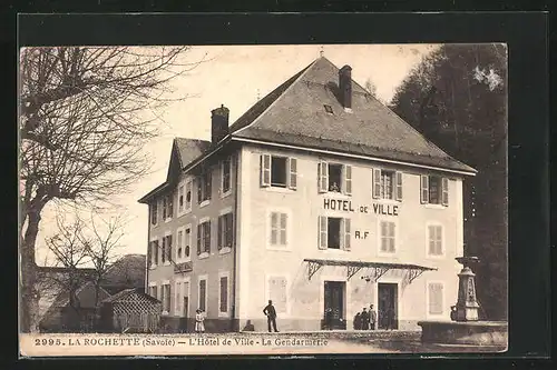 AK La Rochette, l'Hotel de Ville, la Gendarmerie