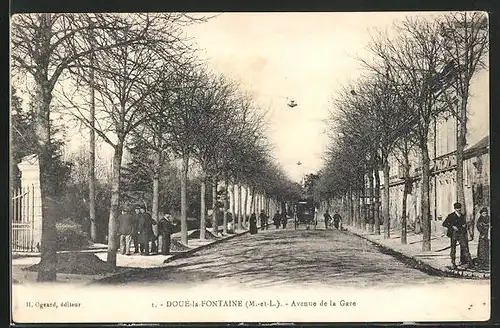 AK Doue-la-Fontaine, Avenue de la Gare