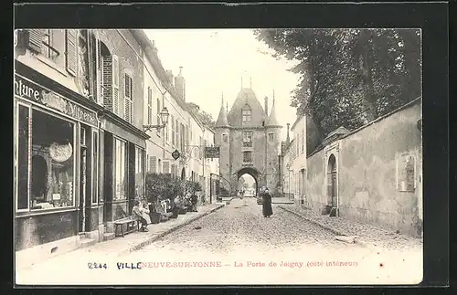 AK Villeneuve-sur-Yonne, la Porte de Joigny