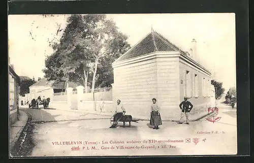 AK Villeblevin, les Colonies scolaires, Gare de Villeneuve-la-Guyard
