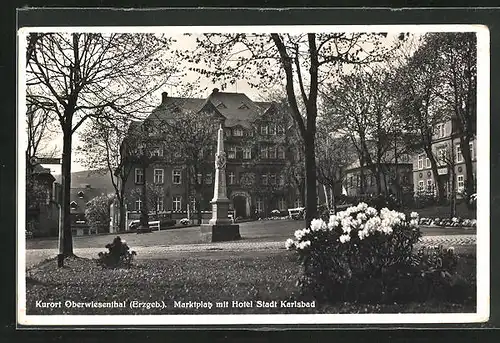 AK Oberwiesenthal / Erzgeb., Marktplatz mit Hotel Stadt Karlsbad