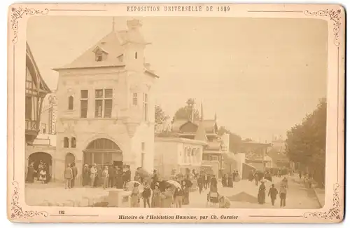 Fotografie unbekannter Fotograf, Ansicht Paris, Ausstellung 1889, Histoire de l`Habitation Humaine