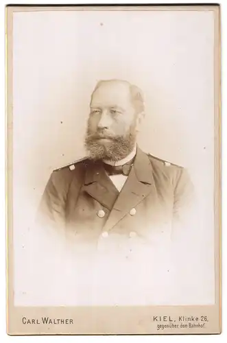 Fotografie 1.WK, Carl Walther, Kiel, Klinke 26, Portrait Offizier der kaiserlichen Marine in Uniform