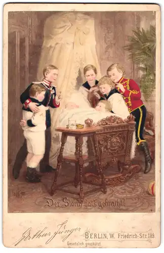 Fotografie Arthur Jünger, Berlin, Friedrichstr. 189, Portrait Kronprinz Wilhelm, Prinz Eitel Friedrich am Kinderbett
